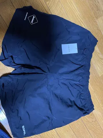 SOPH. 블랙 숏팬츠