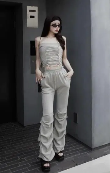 다리치 턱 플레어 스웨트 팬츠 레이스업 개더 맨투맨 상의