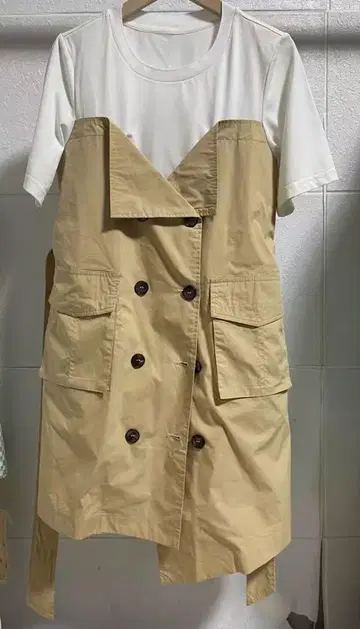 베이지/화이트 더블 브레스트 코트