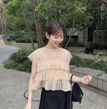 튤 프릴 프렌치 슬리브 상의 hinari