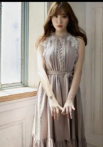 [새상품] Herlipto Notting Hill Belted Dress