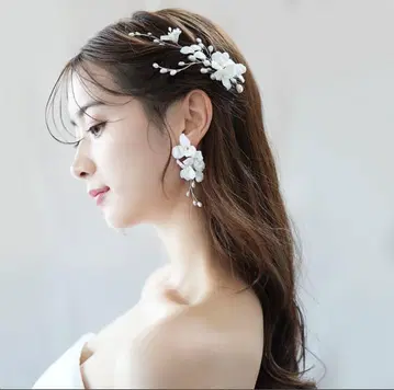 STELLA BRIDAL 화이트 플라워와 담수 펄 브라이덜 귀찌