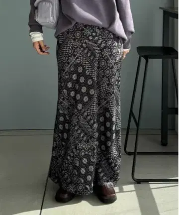 JEANASIS 지나시스 레트로 패턴 맥시 스커트 블랙 계열 S 사이즈