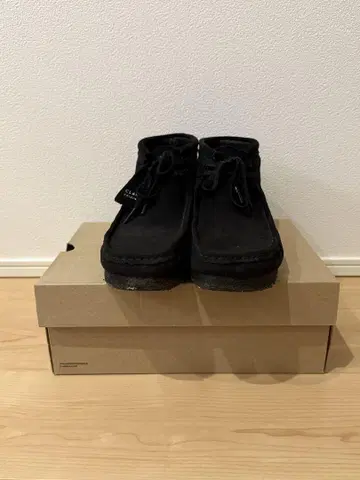 Clarks 블랙 스웨이드 부츠