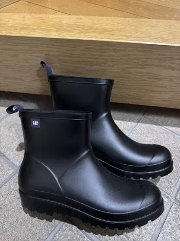 GAP 블랙 레인 숏부츠