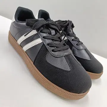 새상품 여성용 23.0cm 저먼 트레이너 스니커즈 블랙 3467