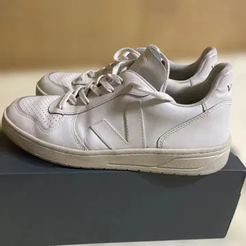 VEJA 화이트 스니커즈