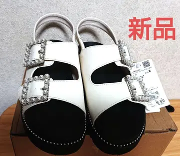 새상품 미사용 펄 비쥬 샌들 M 화이트 axes femme