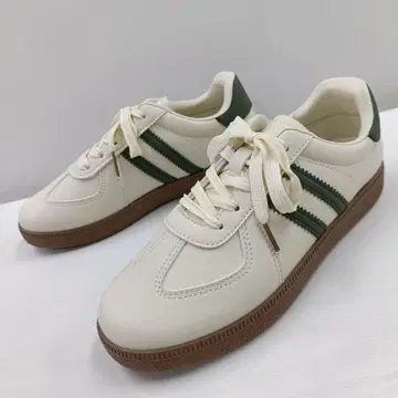 새상품 여성용 22.5cm 저먼 트레이너 스니커즈 브라운 3467