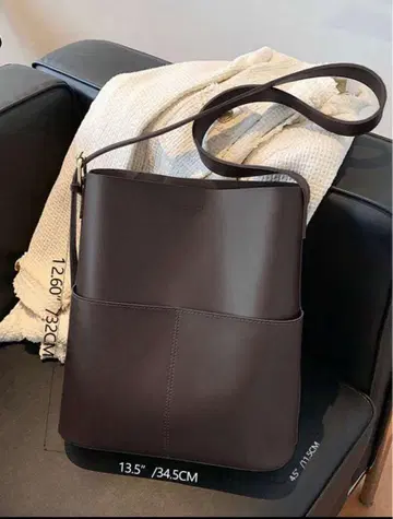 다크 브라운 숄더백, 외부 포켓 부착