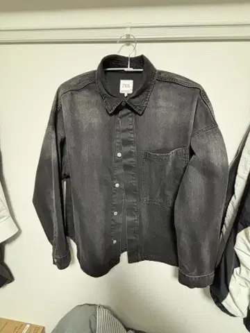 ZARA 다크 그레이 데님 셔츠