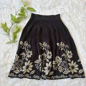 [ l'armoire de luxe ] 플레어 스커트 (M) 꽃무늬 울