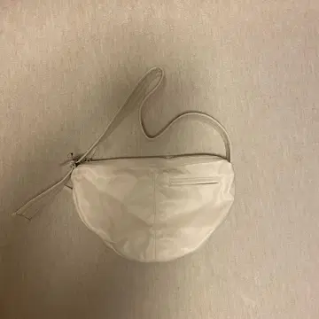 니코앤드 화이트 숄더백