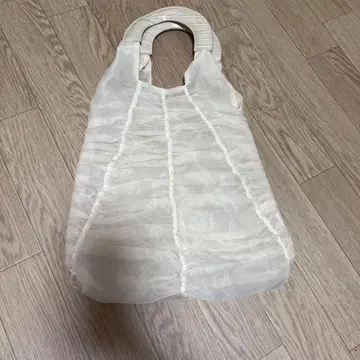 화이트 쉬폰 핸드백