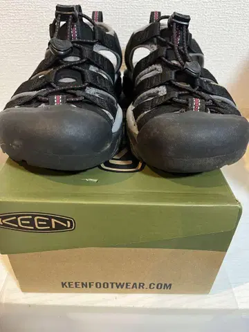 KEEN 아웃도어 샌들 블랙/그레이 23.5cm