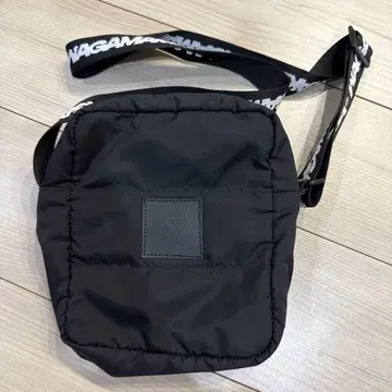 제멋대로 라키아 나일론 블랙 숄더백