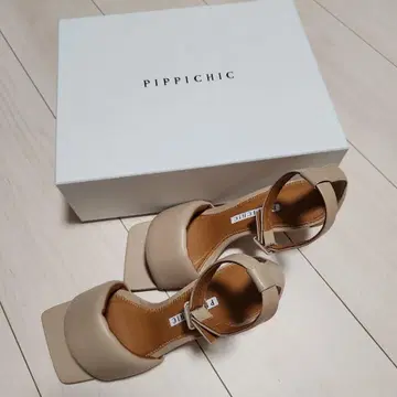 [ 새상품 ] PIPPICHIC 베이지 앵클 스트랩 샌들