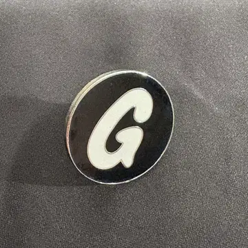 굿이너프 핀 배지 G