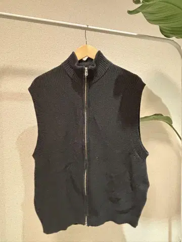 블랙 슬리브리스 베스트 지퍼