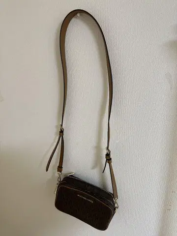 MICHAEL KORS MK 로고 숄더백