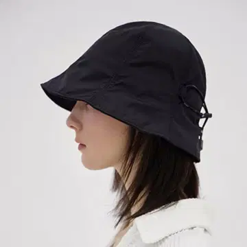 미사용 새상품 VARZAR 라벨 스트링 버킷햇 블랙