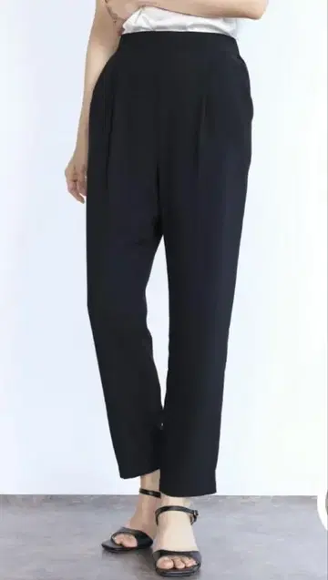 야마다야 페넬 블랙 플리츠 캐주얼 팬츠 새상품 테이퍼드