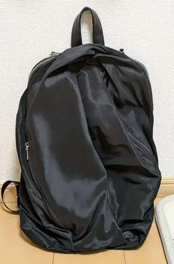 턱 백팩 블랙 백팩