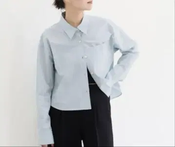 IENA 라이트 블루 버튼업 셔츠