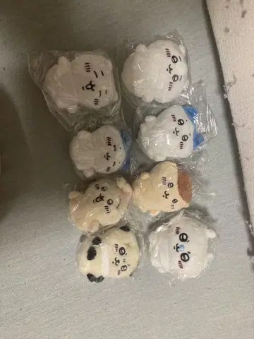 앉아있는 봉제 인형 1 2