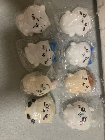앉아있는 봉제 인형 1 2