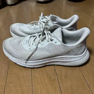 Under Armour HOVR 화이트 스니커즈 운동화