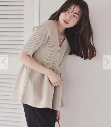 택 포함 새상품 titivate 앞뒤 2way 하프 슬리브 페플럼 니트탑