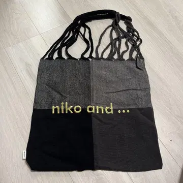 niko and - 프린지 에코백 블랙/그레이