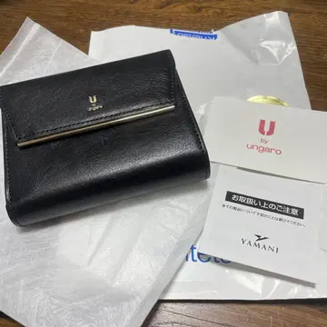U by ungaro 블랙 가죽 접이식 지갑