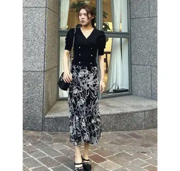 꽃무늬 플레어 스커트 rienda 리엔다 화이트