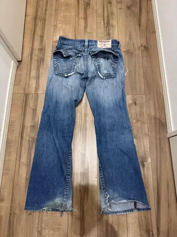 TRUE RELIGION 부츠컷 데님
