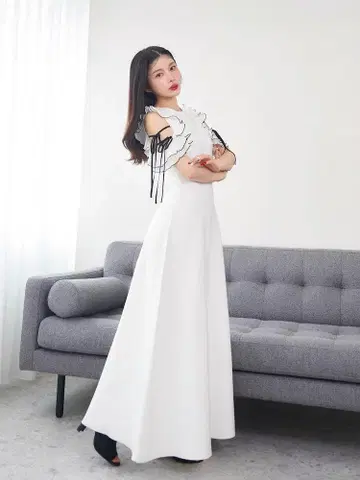 다리치 프릴 리본 니트 롱 원피스 화이트 여름 리본 라운지