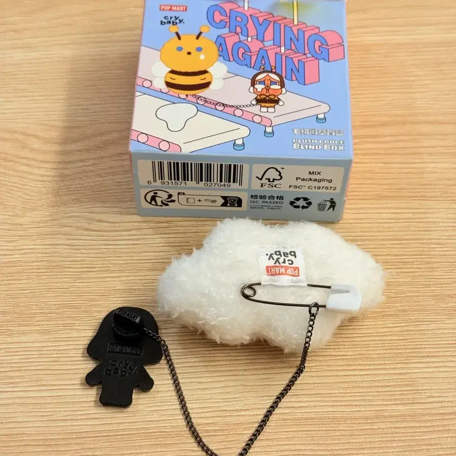 Crying Again デザインボックス Pop Mart Blind Box - Crybaby Crying Again Plush Pendant