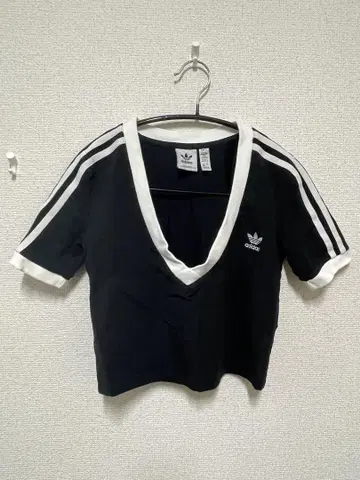 adidas 크롭 반팔 티셔츠