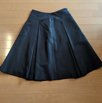 엠즈 그레이시 블랙 플리츠 스커트