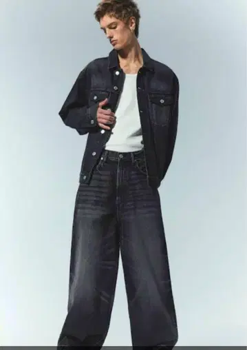 H&M 슈퍼 배기 데님 엔도 마모루 착용 모델