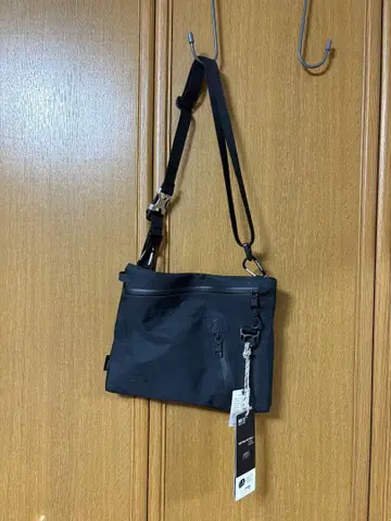 [미사용 새상품] 아소브 블랙 숄더백 사코슈