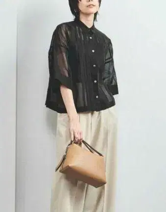 유나이티드 애로우즈 오간자 턱 블라우스 정가 19,910엔