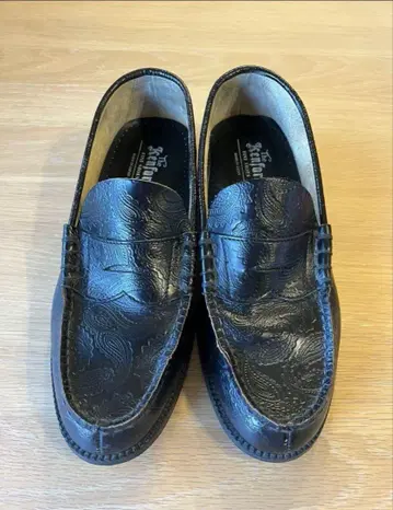 The Kenford 로퍼 페이즐리 무늬