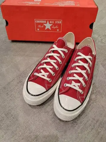 [새상품] 빨간색 로우 컷 CT70 26.5cm