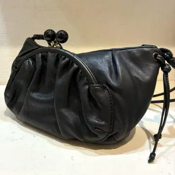 [새상품급] tsumori chisato 가죽 가마구치 숄더백 블랙