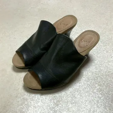 ing (잉그) 뮬 샌들 블랙 가죽 22.5cm