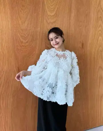 Acka. flower peplum blouse