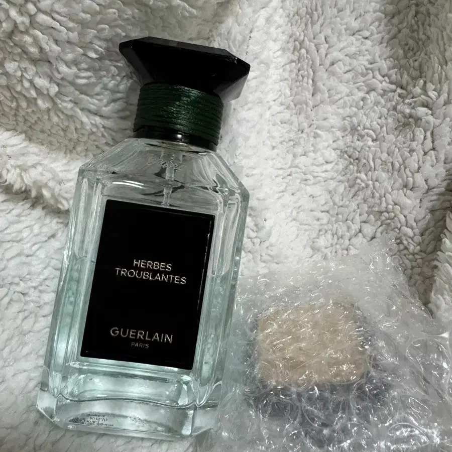 GUERLAIN HERBES TROUBLANTES ハンドソープ 300ml GUERLAIN HERBES