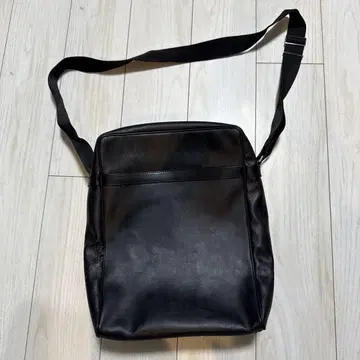 블랙 숄더백 사용감 있음